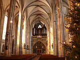 Esslingen aN, Frauenkirche, Blick zur Orgel mit Weihnachtsbaum.jpg