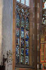Frankfurt Am Main-Leonhardskirche-Glasmalerei-Chor-Nord-Komplett.jpg