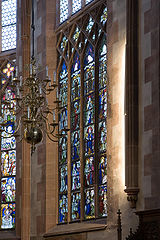 Frankfurt Am Main-Leonhardskirche-Glasmalerei-Chor-Sued-Mitte-Komplett.jpg