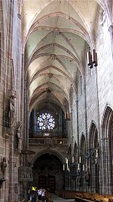 Lorenzkirche nave.jpg