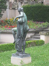 Sandalenlösende Venus, von hinten.jpg