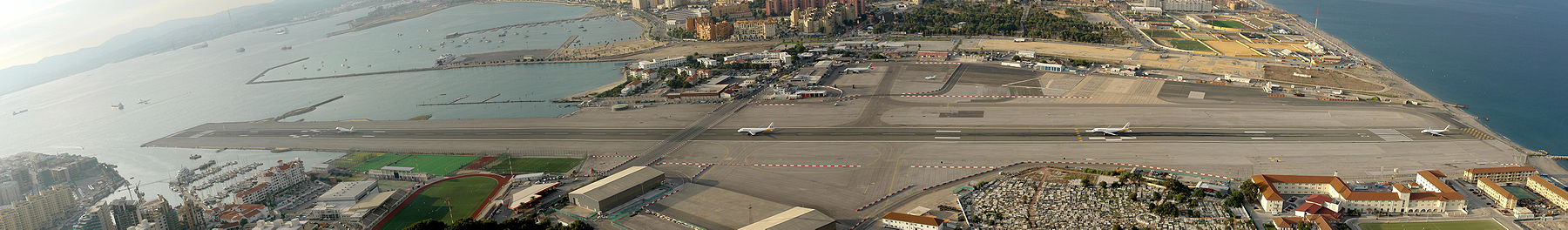 Start eines Monarch Jets vom Flughafen Gibraltar