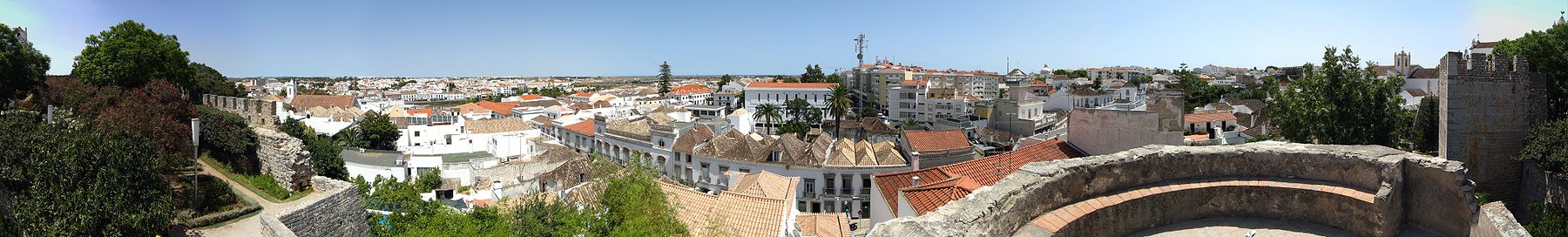 Panorama-Ansicht von Tavira heute, vom Schloss aus gesehen