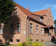 Alte Schule Bergholz Eingang.jpg