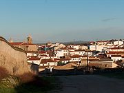 Blick auf Malpartida von 'La Fuente Santa' Cáceres, Extremadura