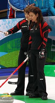 Cheryl Bernard (rechts) bei den Olympischen Winterspielen 2010 in Vancouver
