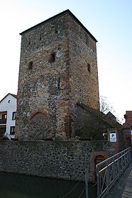 Erhaltener Torturm der Stadener Burg.