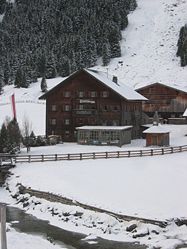 Das Krimmler Tauernhaus im Winter