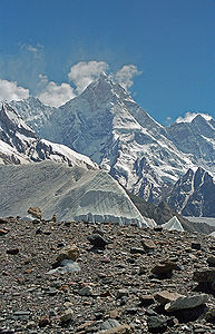 Der Masherbrum ist der höchste Berg der Kette.