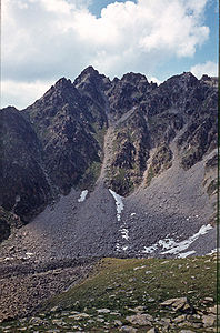 Klopaierspitze von Südosten, rechts des Gipfels verläuft das Couloir, durch das der Anstieg führt.