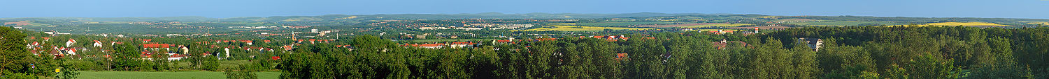Westteile der Stadt als Panorama-Aufnahme vom Windberg (Marienthal)