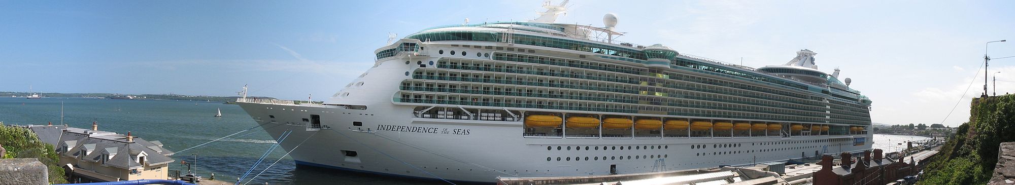 Independence of the Seas in Cobh, Irland