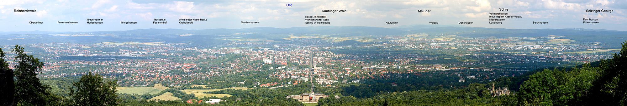 Beschriftetes Panorama von Kassel, aufgenommen vom Herkules