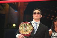 AJ Styles mit dem TNA Television-Titelgürtel