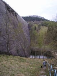 Staumauer der Fláje-Talsperre