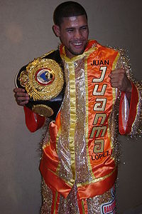 Juan Manuel López mit dem WBO-Latino-Titel im Superbantamgewicht