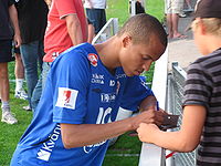 Marcus Olsson im Sommer 2008 beim Autogrammeschreiben