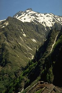 Mädelekopf (die Spitze links unterhalb des Kratzers) von Nordwesten aus dem Gebiet der Alpe Untermädele