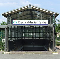 Zugang zum S-Bahnhof Marienfelde