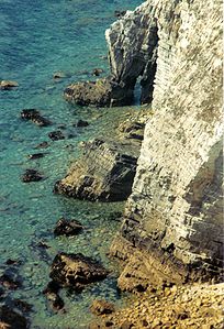 Pointe de Dinan - Farbspiel im Wasser und am Felsen