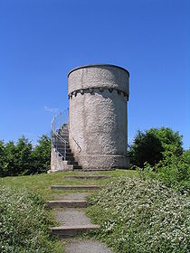 Der heutige Aussichtsturm am Standort der ehemaligen Burg