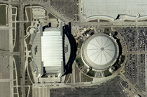 Satellitenbild vom Astrodome (rechts) und dem Reliant Stadium