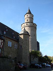 Burggebäude mit Hexenturm