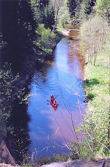 Kanufahrt auf dem Fluss Ahja im Landkreis Põlvamaa