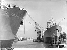 Bundesarchiv Bild 183-C0902-0003-001, Rostock, Überseehafen, Binnenschiffe.jpg