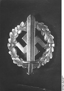 Bundesarchiv Bild 183-S03870, SA-Wehrabzeichen.jpg
