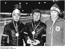 Sabine Becker (Mitte), Dezember 1979