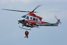 HAMANASU2 & hoist up Rescueman.JPG