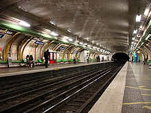 Metro de Paris - Ligne 13 - Brochant 03.jpg