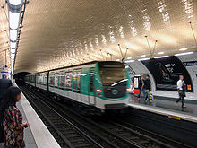 Metro de Paris - Ligne 2 - Colonel Fabien 01.jpg