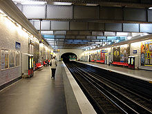 Metro de Paris - Ligne 2 - Rome 01.jpg