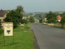 Panenský Týnec, východní okraj obce.JPG