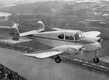 Piper Apache Pa-23 con tren sacado.jpg