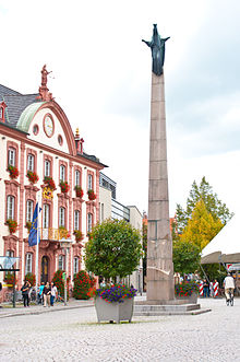 Rathaus & Ursulasäule.jpg