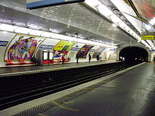 Saint-François-Xavier metro quai 01.jpg