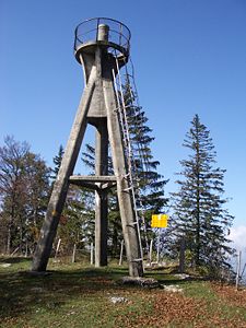 Raimeux-Gipfel mit Beobachtungsturm