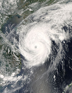Taifun Neoguri am 16. April