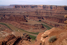 Blick vom Dead Horse Point Overlook auf den Colorado