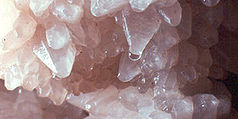 Calzit-Kristalle in der Höhle
