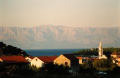 Das Biokovo-Gebirge von der Insel Hvar aus gesehen
