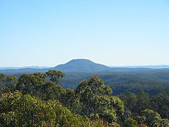 Blick auf den Mount Yengo von Finchley Trig