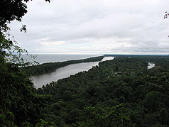 Blick vom Tortuguero-Berg über den Nationalpark