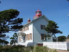 Der Leuchtturm Yaquina Bay Lighthouse im östlichen Teil des State Parks (2009)