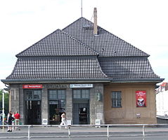 Empfangsgebäude des Bahnhofs