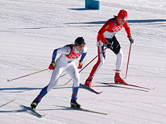 Zielsprint im Verfolgungsrennen zwischen Kristina Šmigun und Kateřina Neumannová bei den Olympischen Winterspielen 2006