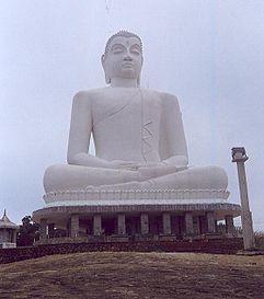 Die 27 m große Buddha-Statue auf dem Ethagala